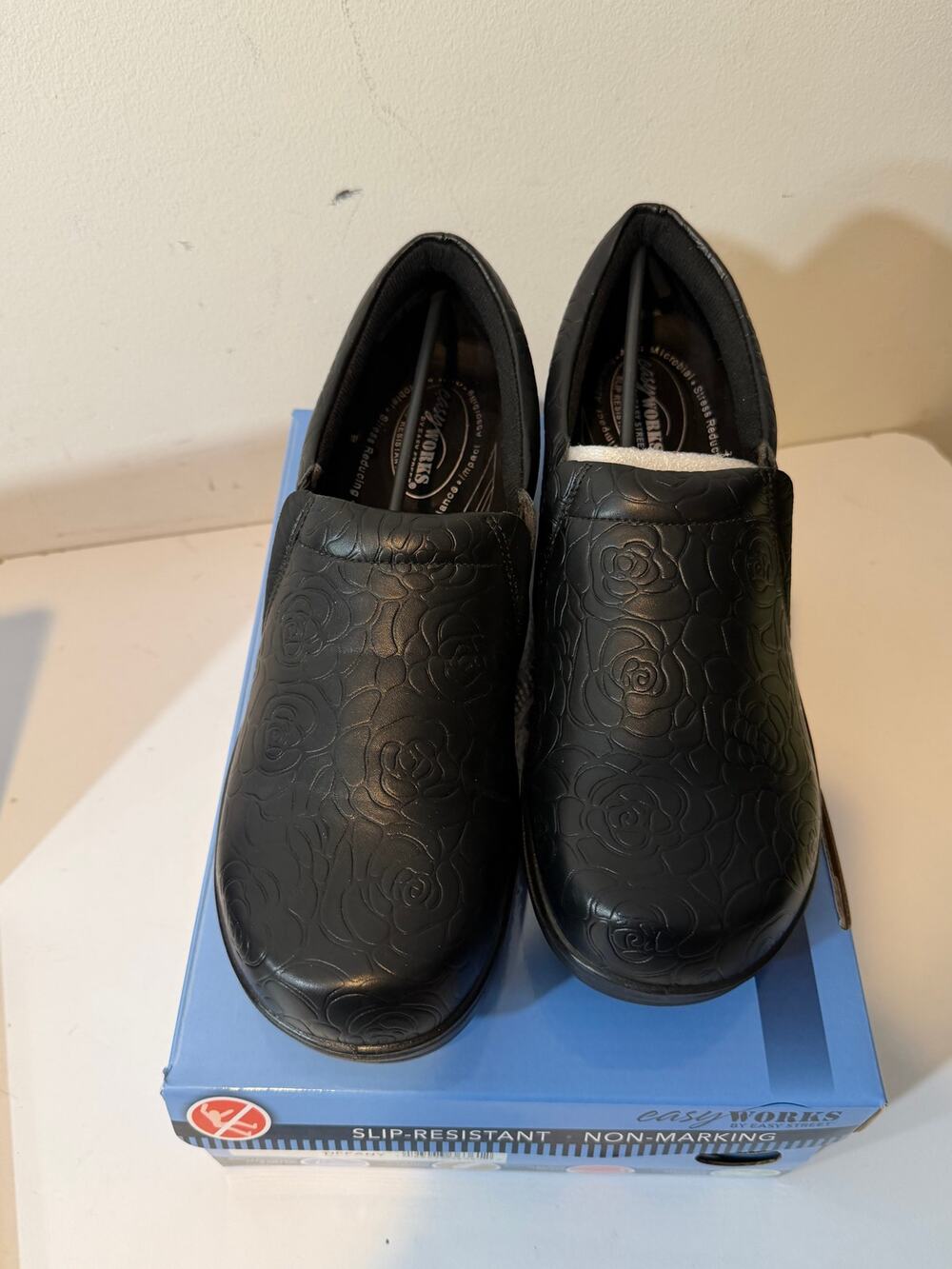 Easy Works By Easy Street Clogs Tiffany black rose emboss Size 12 M NEW